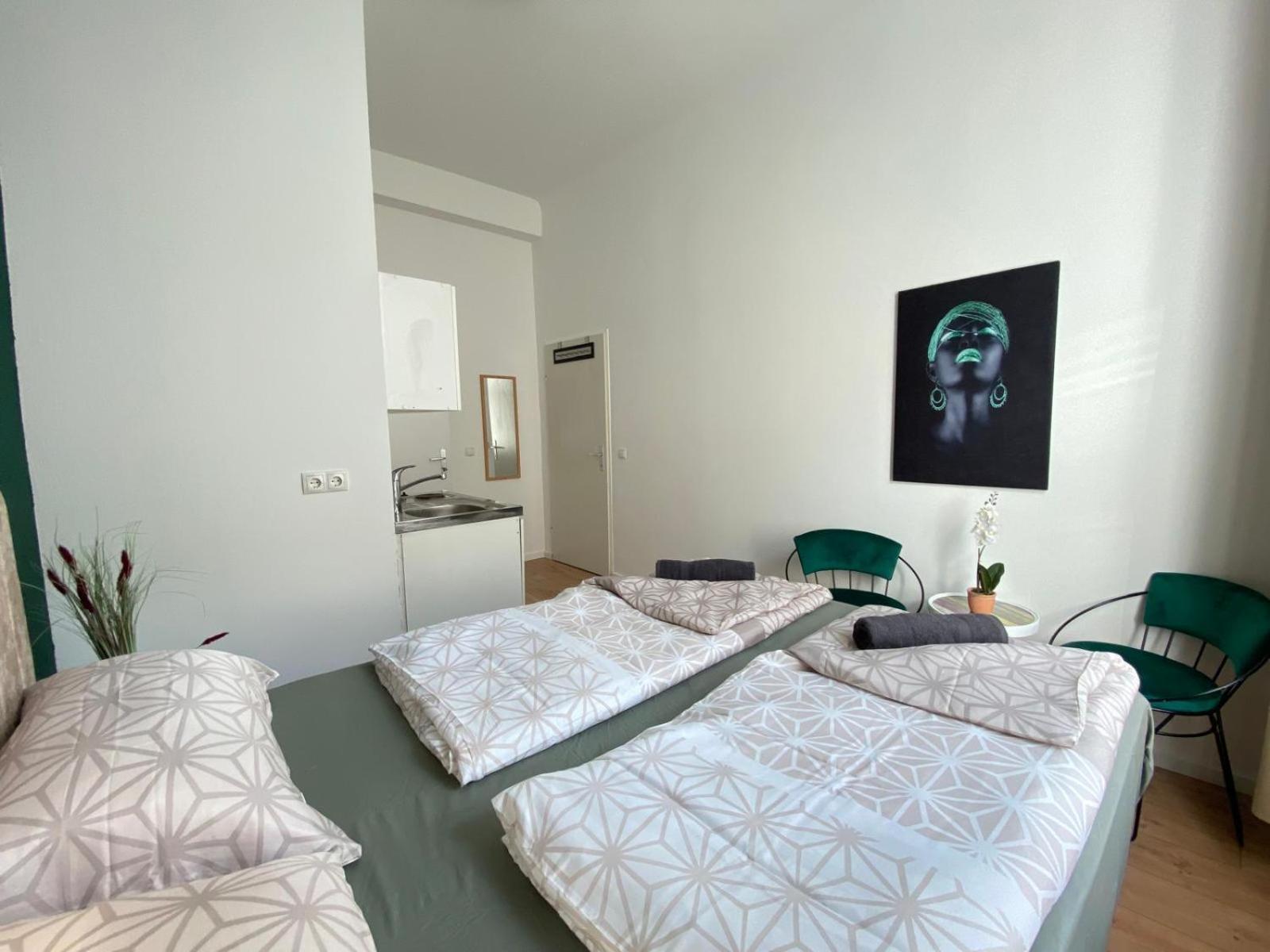 8 Fully Equipped Studio Shared Apt W Terrace Margareten Vienna Exterior photo