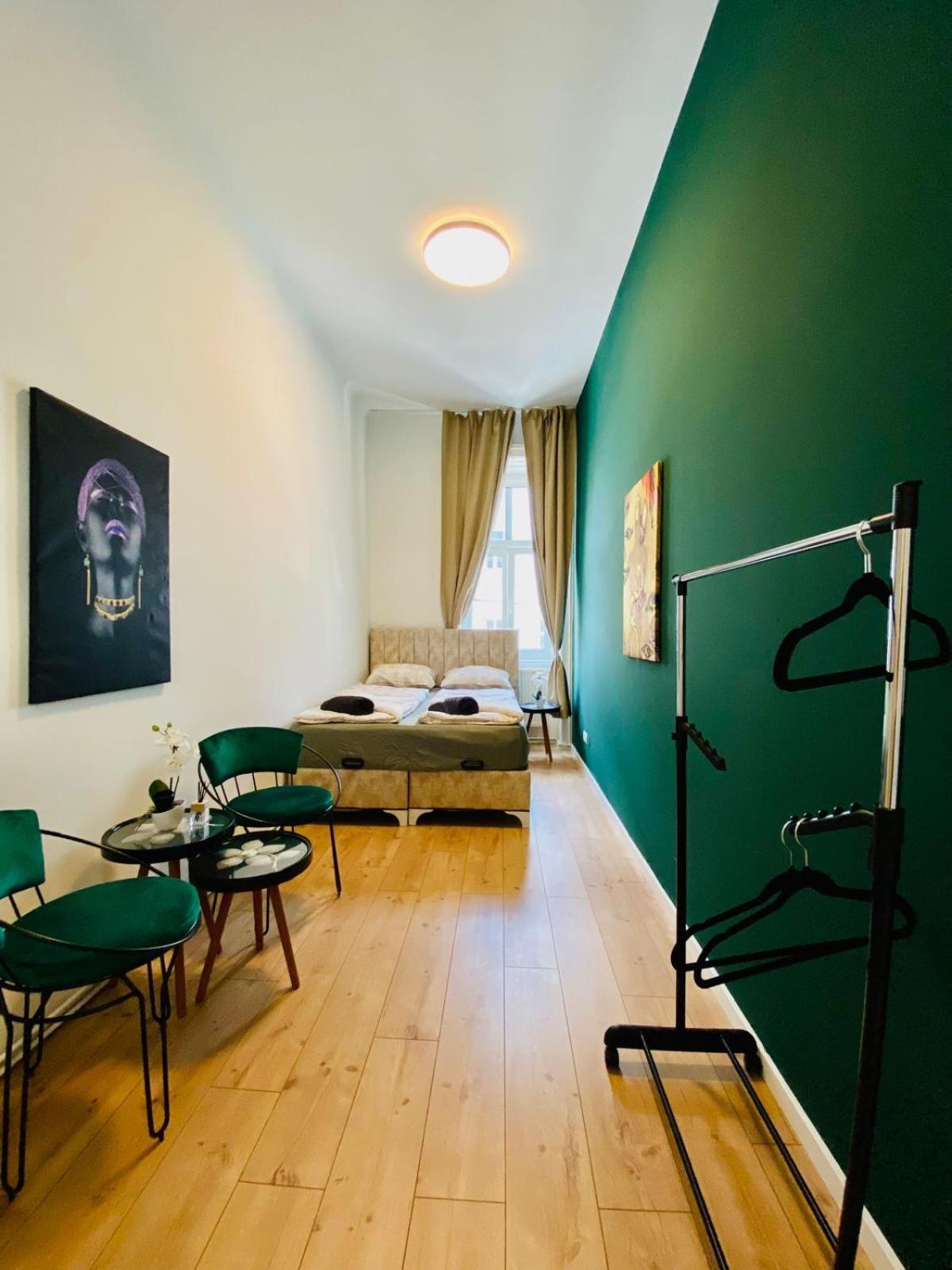 8 Fully Equipped Studio Shared Apt W Terrace Margareten Vienna Exterior photo