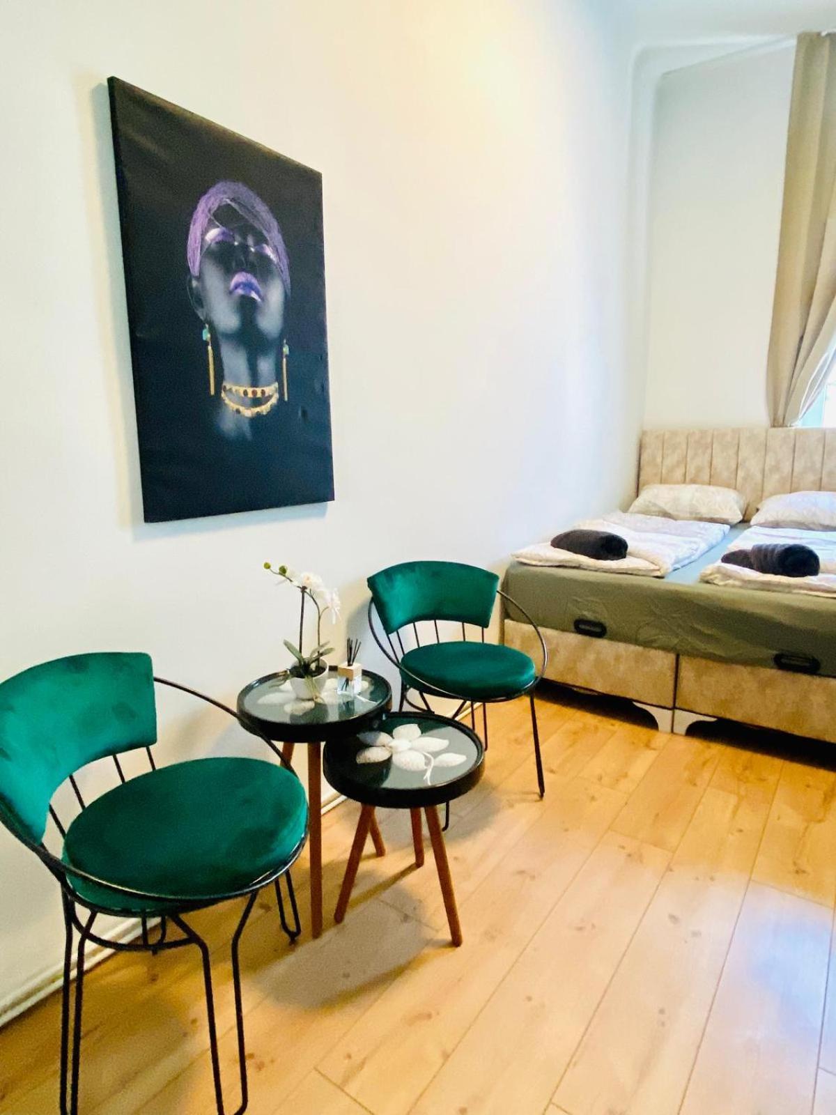 8 Fully Equipped Studio Shared Apt W Terrace Margareten Vienna Exterior photo